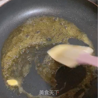 草莓慕斯的做法步骤：2