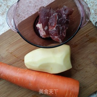 咖喱牛肉饭的做法步骤：1