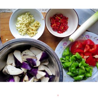 红烧茄子的做法步骤：1