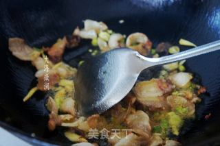 酸菜猪肉炖土豆的做法步骤：3