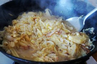 酸菜猪肉炖土豆的做法步骤：7