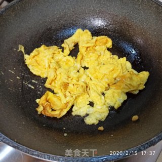 韭菜炒鸡蛋的做法步骤：2
