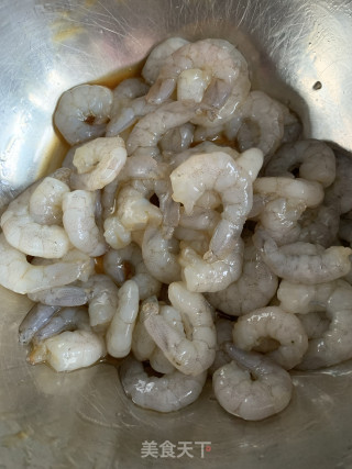 翡翠青虾仁的做法步骤：1