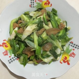 油渣炒蒜苗的做法步骤：5