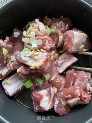 糖醋排骨的做法步骤：3
