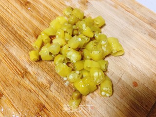 牛肉泡椒炒饭的做法步骤：5