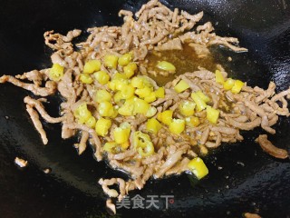 牛肉泡椒炒饭的做法步骤：7