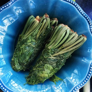 油泼香椿芽拌面的做法步骤：2