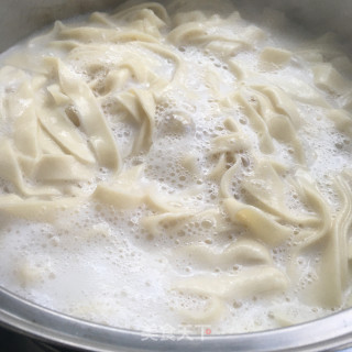 油泼香椿芽拌面的做法步骤：6