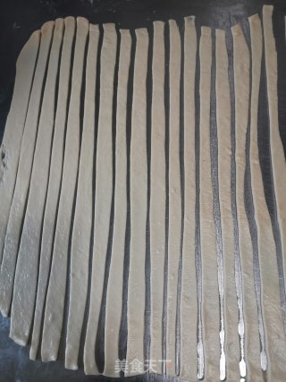 纯手工手擀面的做法步骤：7