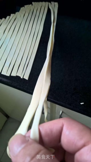 纯手工手擀面的做法步骤：8