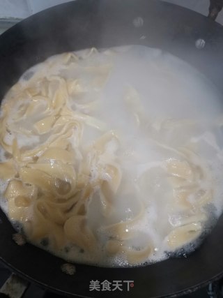 纯手工手擀面的做法步骤：9