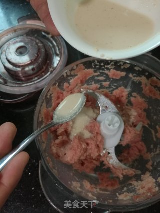 猪肉丸的做法步骤：4