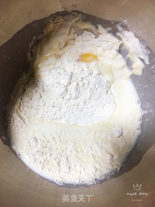 牛奶核桃欧包的做法步骤：1