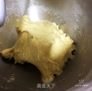 牛奶核桃欧包的做法步骤：2