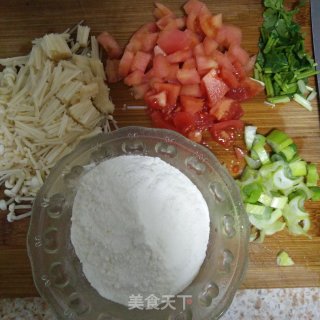 西红柿疙瘩汤的做法步骤：1