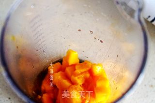鲜榨芒果汁的做法步骤：3