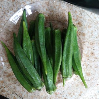 白灼秋葵的做法步骤：1