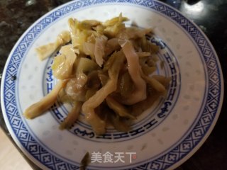 榨菜午餐肉炒饭的做法步骤：1