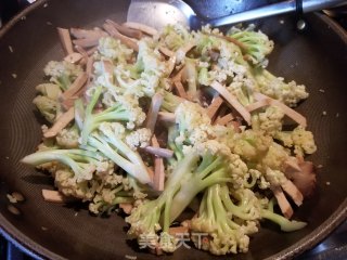 腊肉豆干炒菜花的做法步骤：9