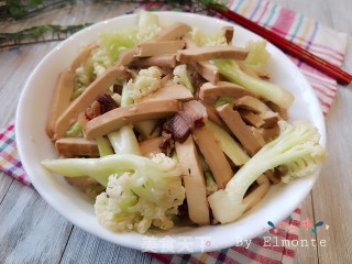 腊肉豆干炒菜花的做法步骤：10