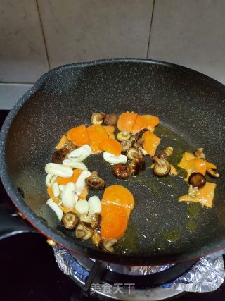 香菇胡萝卜炒青菜的做法步骤：6