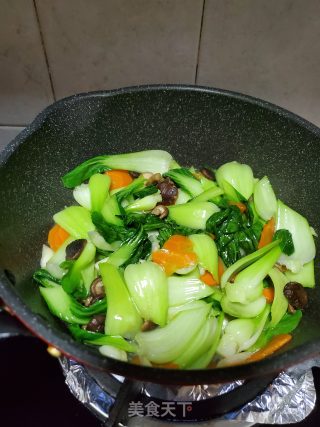 香菇胡萝卜炒青菜的做法步骤：9
