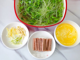 火腿鸡蛋炒黑豆苗的做法步骤：4