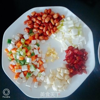 宫保鸡丁盖浇饭的做法步骤：1