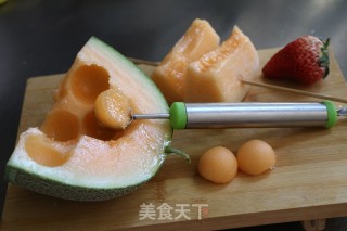 哈密瓜酸奶杯的做法步骤：2
