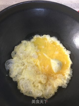 鸡蛋炸酱面的做法步骤：2