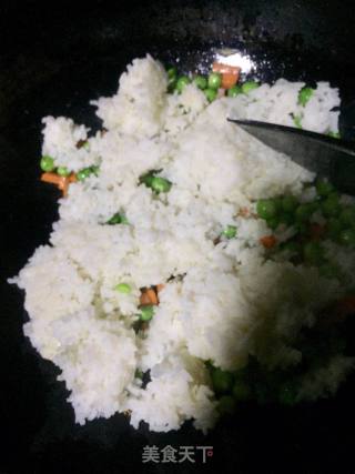 杂蔬炒饭的做法步骤：4