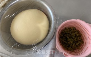 电饭锅葡萄干面包的做法步骤：2