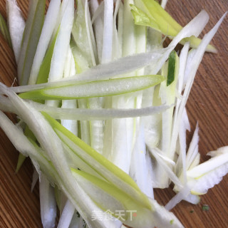 凉拌青萝卜丝的做法步骤：3