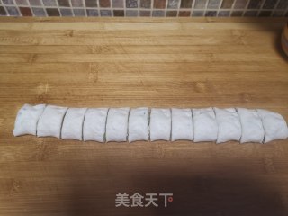 葱香花卷的做法步骤：9