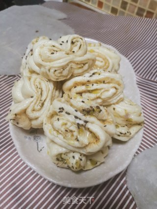 葱香花卷的做法步骤：16
