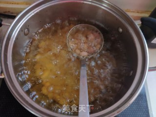 炸花生米的做法步骤：2