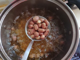 炸花生米的做法步骤：3