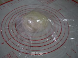 黑椒牛肉虾仁披萨的做法步骤：1
