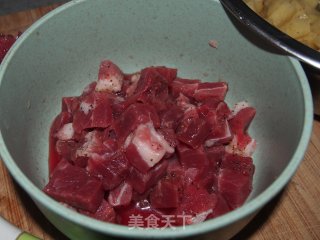 黑椒牛肉虾仁披萨的做法步骤：4