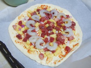 黑椒牛肉虾仁披萨的做法步骤：7