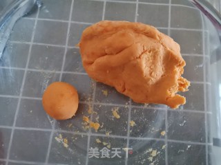炸地瓜丸的做法步骤：3