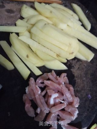 糖醋土豆条的做法步骤：1