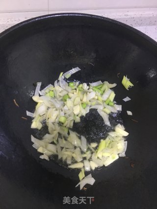 香菇木耳烧腐竹的做法步骤：3