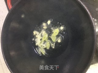蒜苗炒鸭血的做法步骤：3