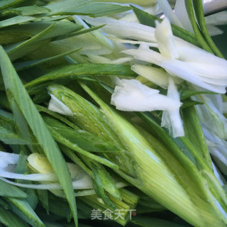 菠菜酸汤鸡蛋面的做法步骤：2