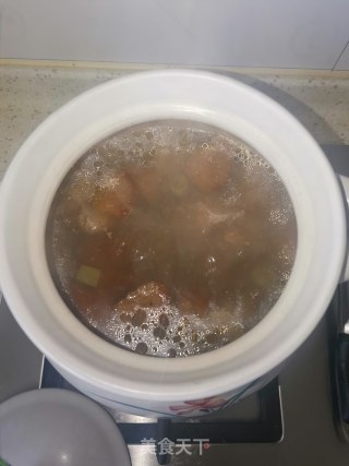 猴头菇炖鸭腿汤的做法步骤：6