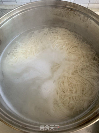 榨菜鸡蛋云丝面的做法步骤：3
