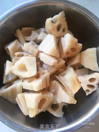 莲藕烧牛肉的做法步骤：1