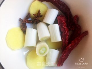 莲藕烧牛肉的做法步骤：3